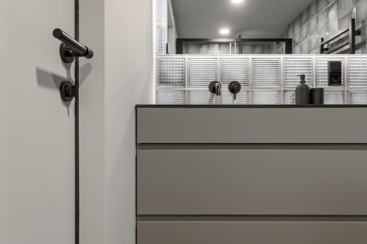 Ivis House Modern Apartment In Vilnius Old Town With Balcony Eksteriør bilde